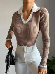 Trui camel met witte kraag en lange mouwen, front view