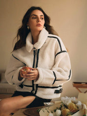 Jouw Nieuwe Favoriete Knusse Fleece Jas met Stijlvolle Details