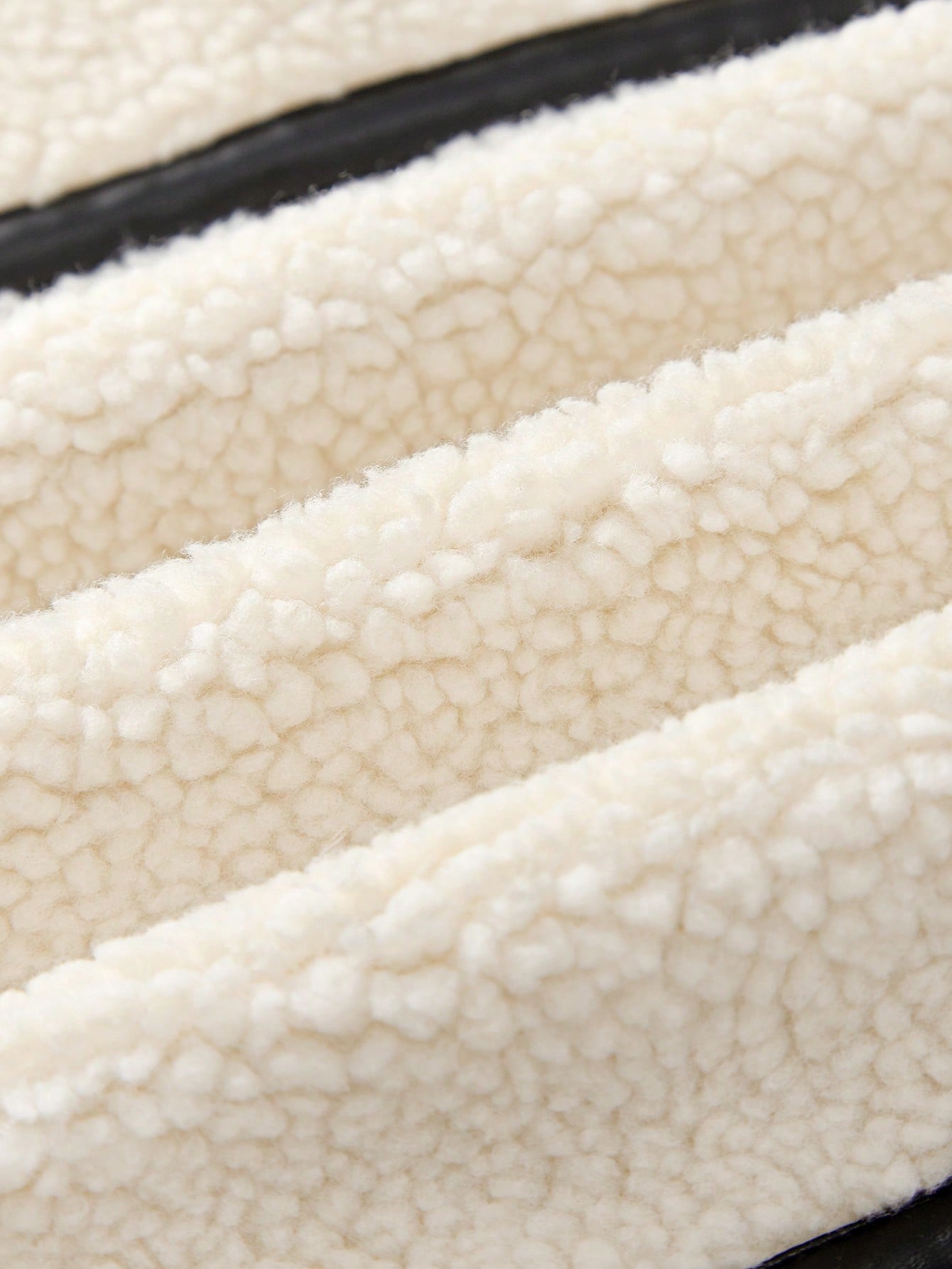 Jouw Nieuwe Favoriete Knusse Fleece Jas met Stijlvolle Details