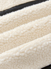 Jouw Nieuwe Favoriete Knusse Fleece Jas met Stijlvolle Details