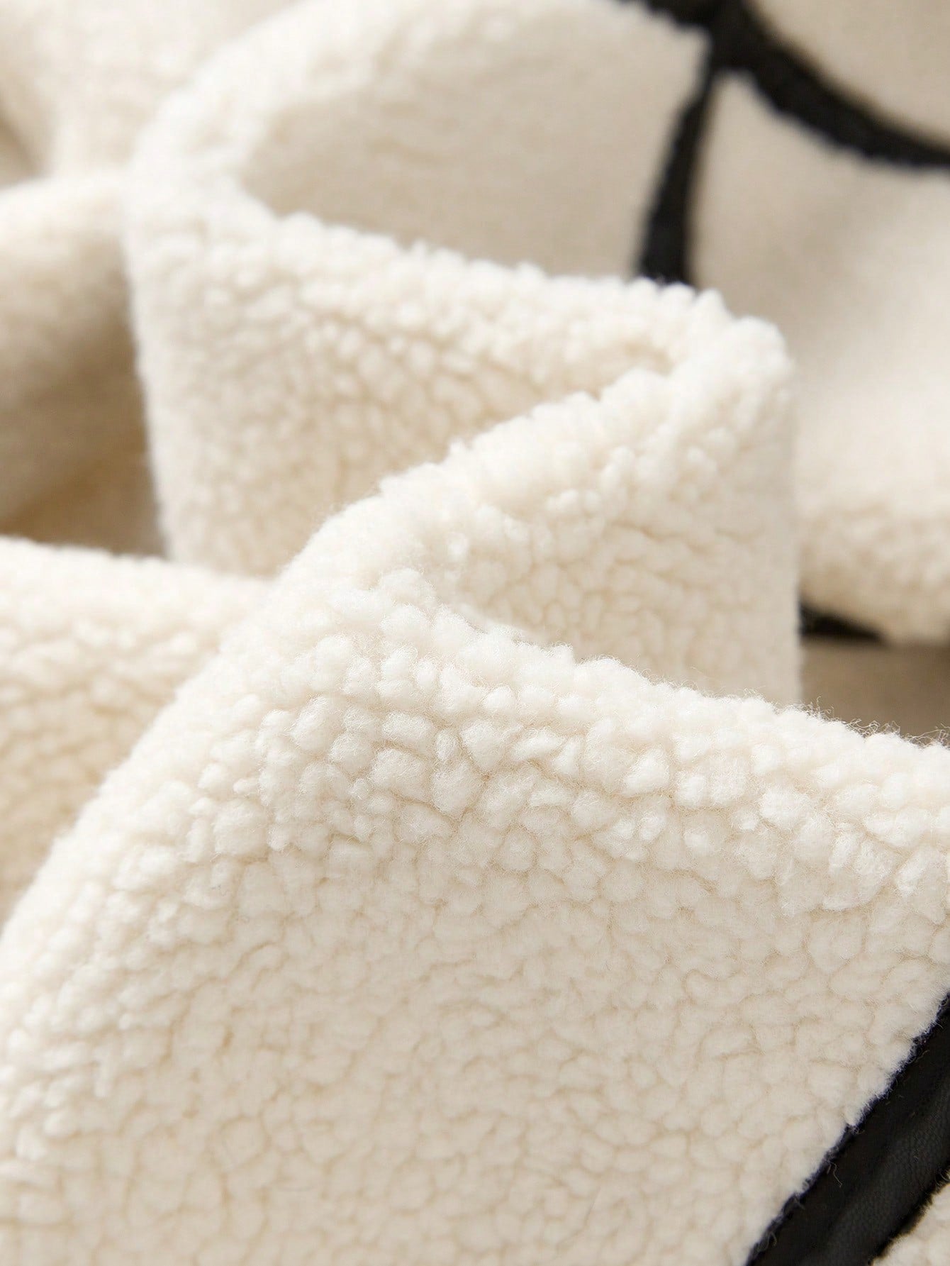 Jouw Nieuwe Favoriete Knusse Fleece Jas met Stijlvolle Details