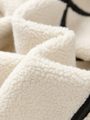 Jouw Nieuwe Favoriete Knusse Fleece Jas met Stijlvolle Details