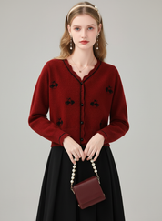 Gebreid Vest met Speelse Kersen en Elegante Geschulpte Rand