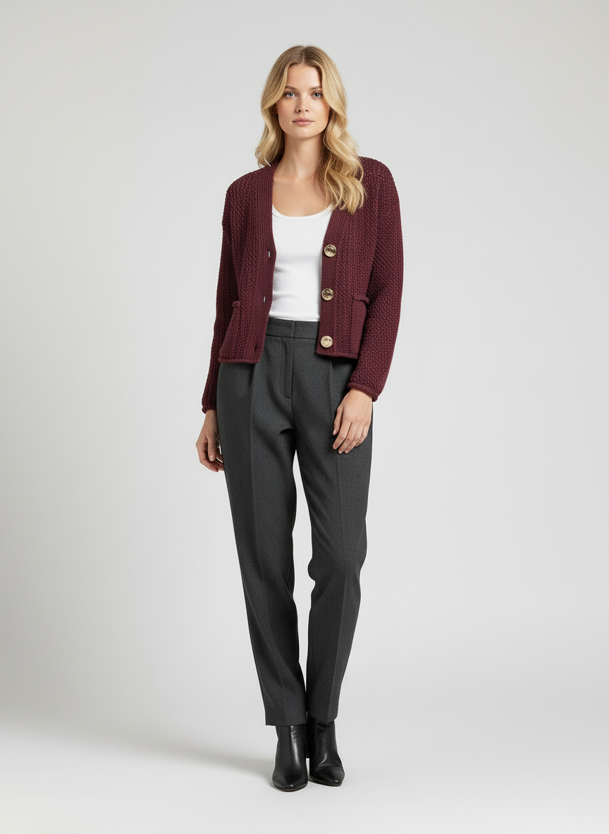 Zacht Gebreid Vest in Bordeauxrood met Gouden Knopen