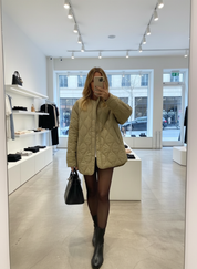 De Chique Gewatteerde Tussenjas: Jouw Stijlvolle Must-Have