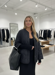 De Chique Gewatteerde Tussenjas: Jouw Stijlvolle Must-Have