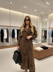 Luxe Suède Trenchcoat: Jouw Elegante Jas voor Elk Seizoen