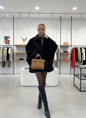 De comfortabele wollen jas met brede revers voor dames