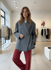 De Moderne Wrap Blazer: Jouw Sleutel tot moeiteloze elegantie