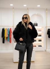 Omarm Luxe: Jouw Zachte Faux Fur Jas voor Stijlvolle Warmte