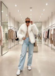 Omarm Luxe: Jouw Zachte Faux Fur Jas voor Stijlvolle Warmte