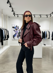 Jouw Faux Leren Statement Jack met Krachtige Schouders