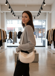 De Elegante Halvemaan Schoudertas: Jouw Stijlvolle Dagelijkse Metgezel