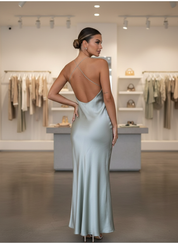 Zijdezachte Elegante Avondjurk met Open Rug