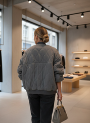 De Relaxte Bomber: Jouw Stijlvolle Must-Have voor Elke Dag