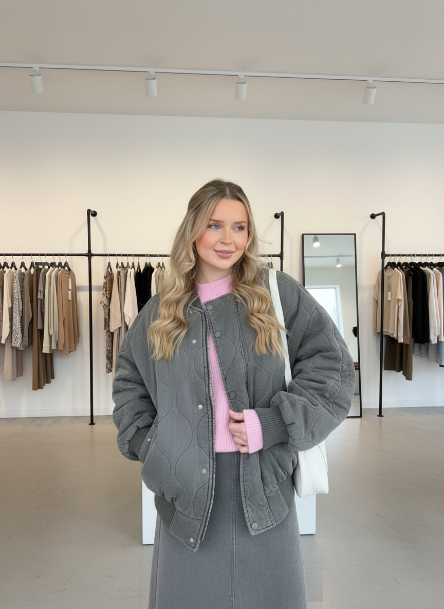 De Relaxte Bomber: Jouw Stijlvolle Must-Have voor Elke Dag