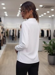 De Elegante Blouse met D-Sluiting voor de Stijlvolle Vrouw