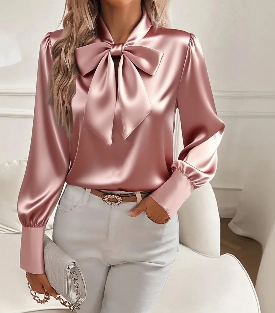 De Elegante Strikblouse: Jouw Sleutel tot Tijdloze Stijl
