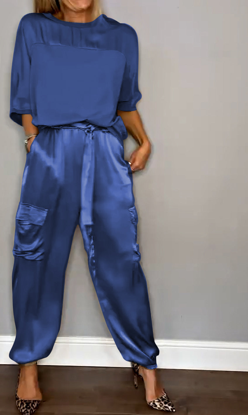 Casual set satijn blauw met zakken front view