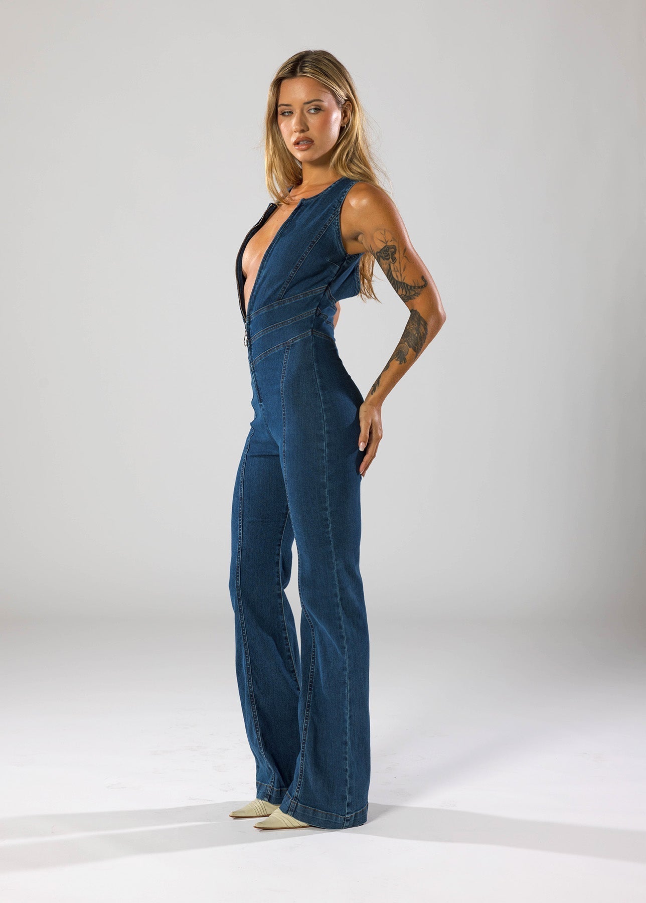 Denim jumpsuit met hartvormige uitsnede, blauw, zijprofiel