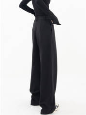 Zwarte oversized pantalon met dubbele knoop detail, front view