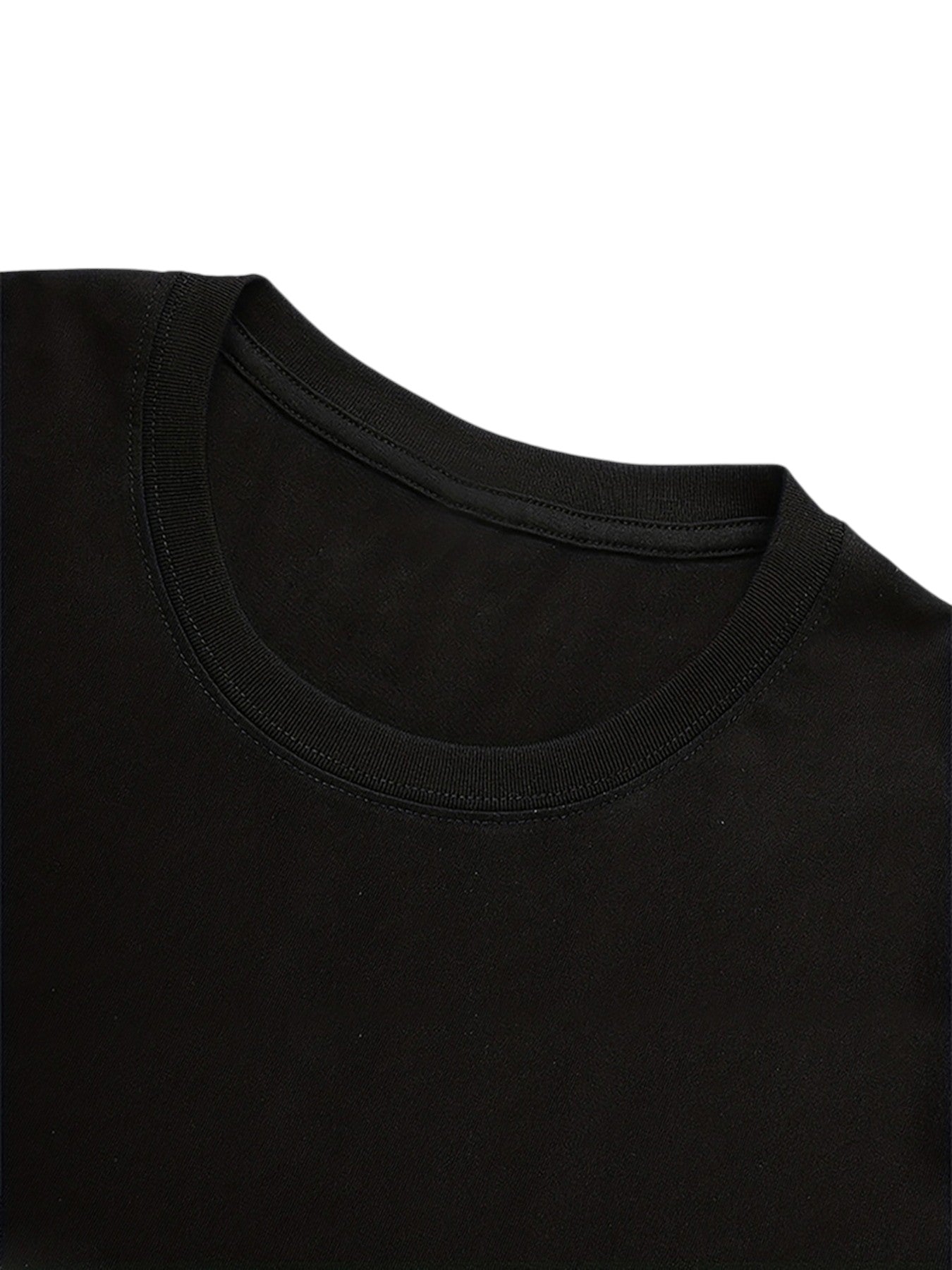 Zwart shirt met ronde hals detailopname