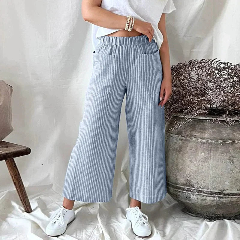 Damesbroek blauw-wit gestreept met zakken, front view