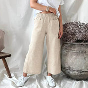 Damesbroek licht beige met ruitpatroon, front view