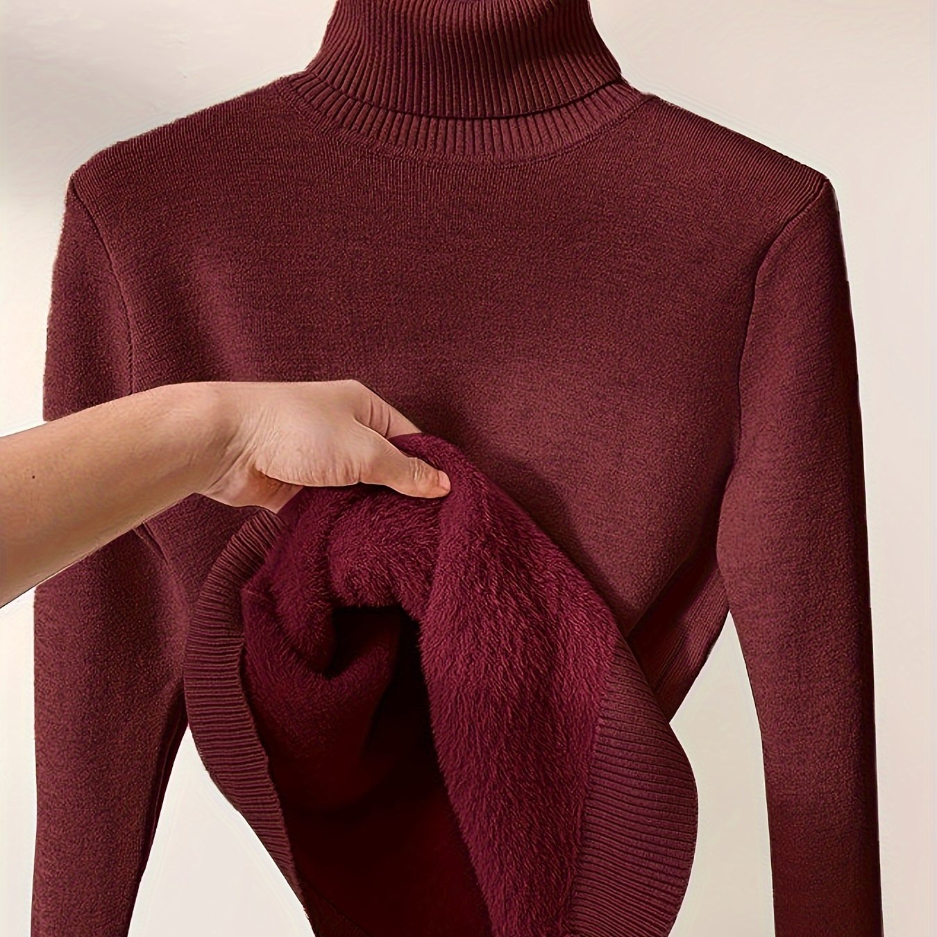 Trui donkerrood gebreid turtle neck detail shot