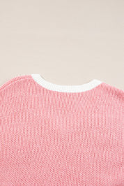 Trui roze met witte kraag detailopname