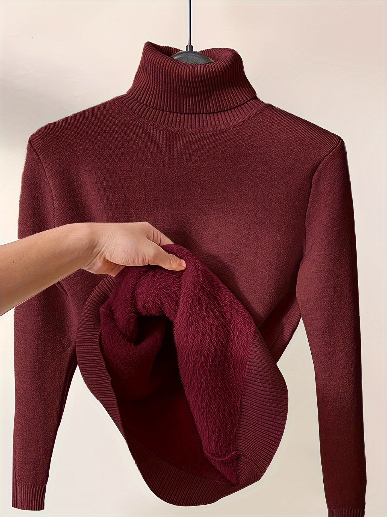 Trui donkerrood gebreid turtle neck detail shot
