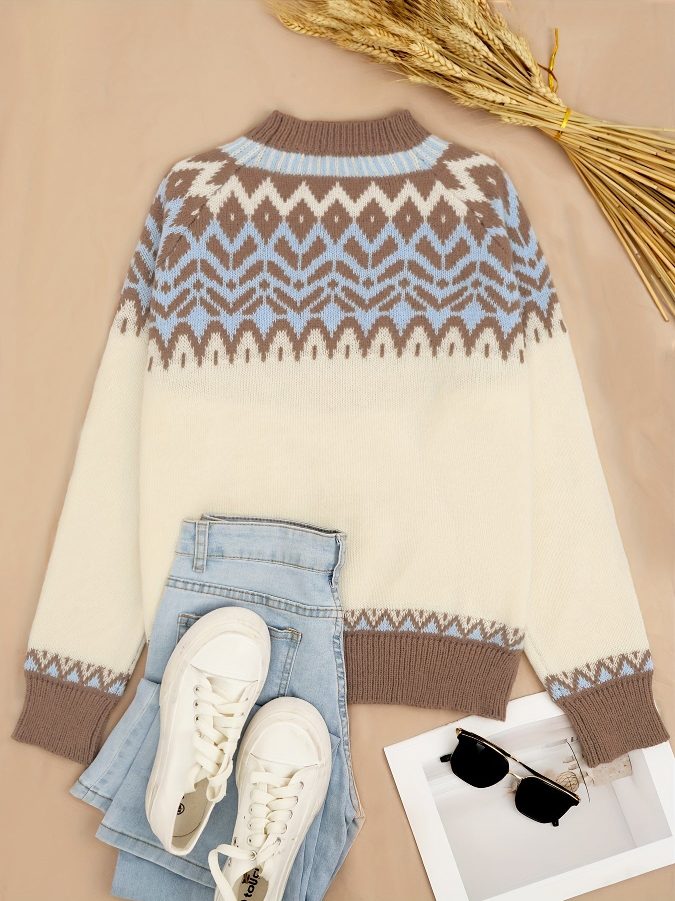 Trui met geometrisch patroon in beige, blauw en bruin, front view