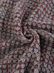 Trui gebreid met allover patroon in beige en rood detail shot
