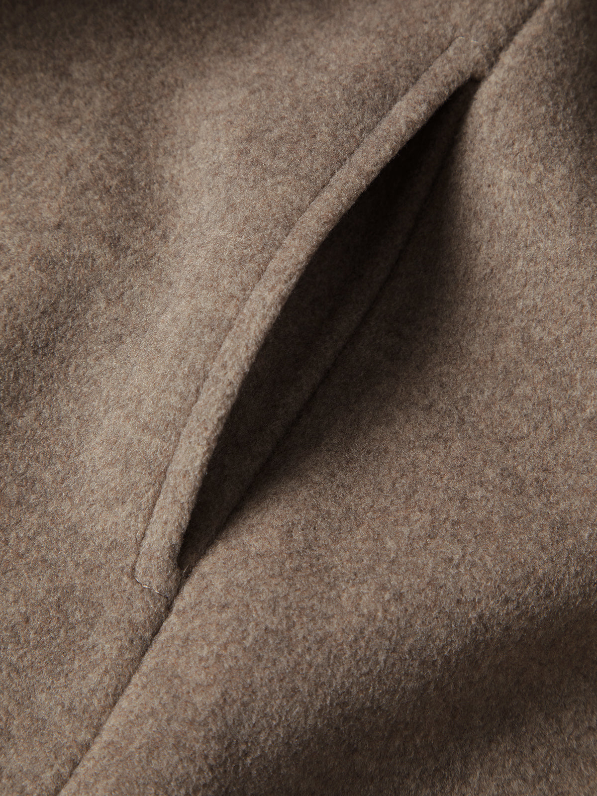 Winterjas beige geborsteld stof detail schot