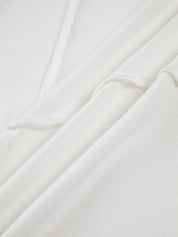 Trui witte ribstructuur detailopname