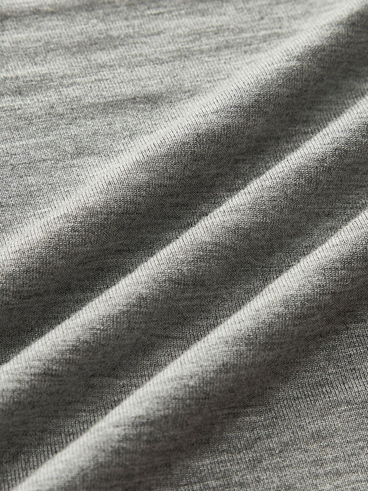 Dames trui met geplooide mouwen grijze stof detailopname