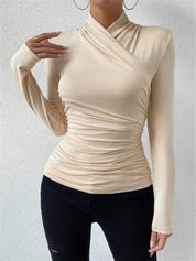 Slimfit trui beige met kruisover kraag en ruchedetail front view