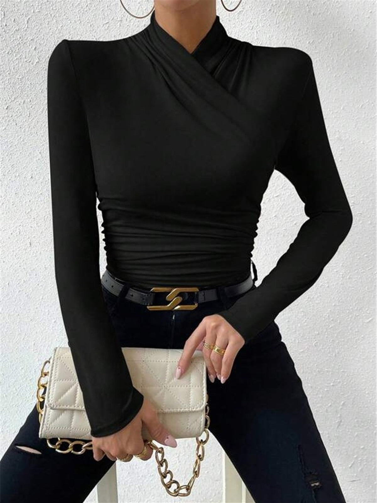 Slimfit trui zwart met kruisover kraag front view