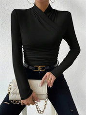 Slimfit trui zwart met kruisover kraag front view