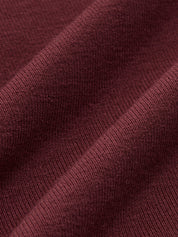 Rode trui met ribstructuur detailopname