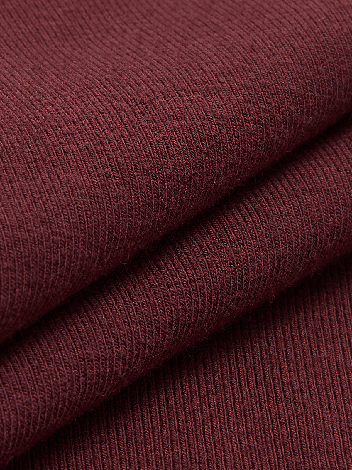 Trui donkerrood gebreid detailopname