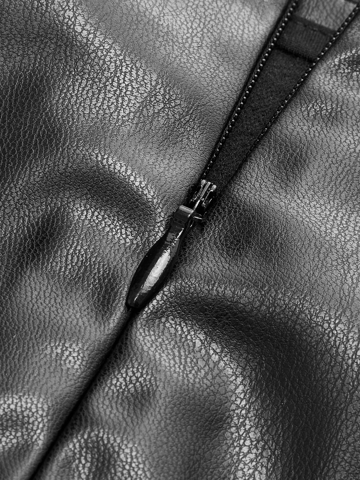 Leren plissé rok met zwarte rits detail