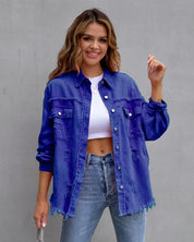 Blauwe verscheurde denim jas met knopen en franje detail front view