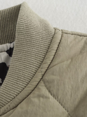 Jas met luipaardprint en textieldetail close-up