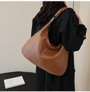 Schoudertas bruin leer met zwarte details zijweergave