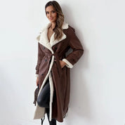 Winterjas bruin met witte bontkraag en ceintuur, dameskleding front view