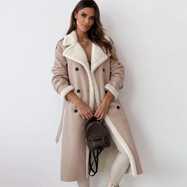 Winterjas dames beige met witte bontkraag en zwarte knopen front view