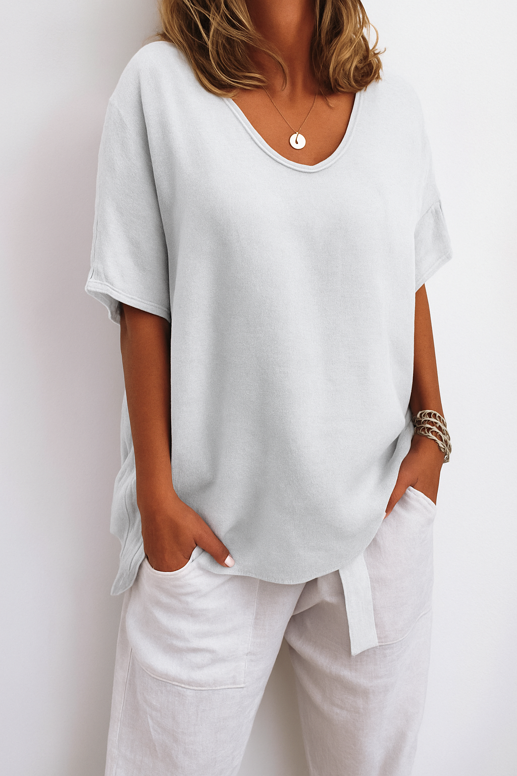 Linnen T-shirt wit met V-hals en losse pasvorm front view