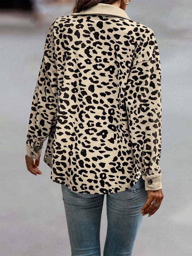 Damesjas leoprint beige met zwarte vlekken, zijprofiel