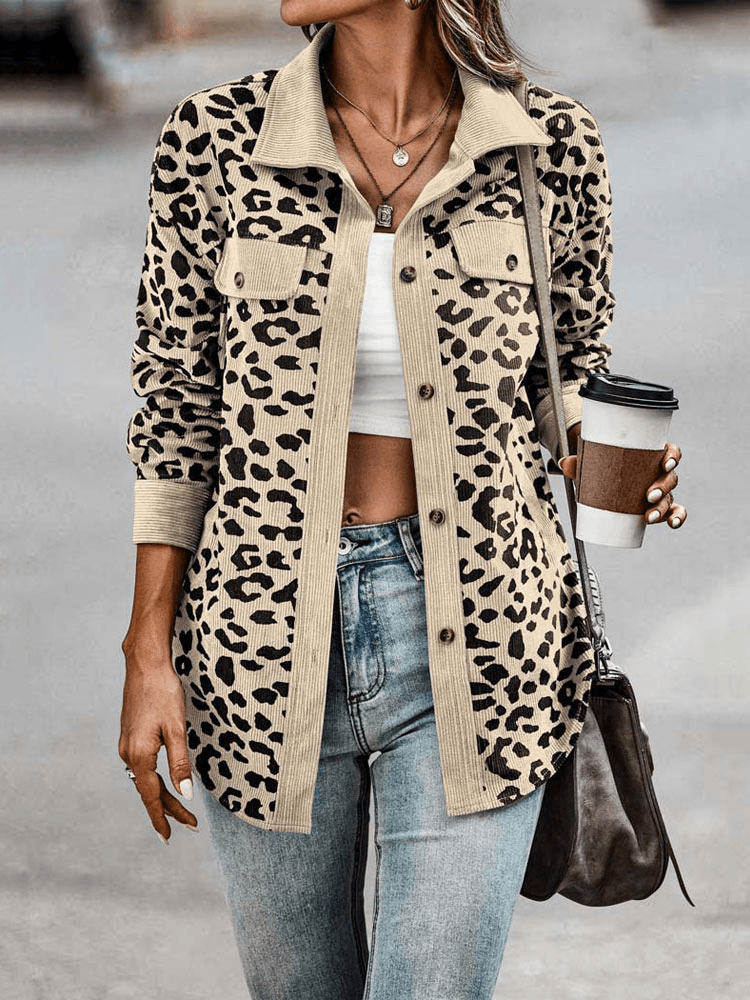 Damesjas leopardprint beige met knopen vooraanzicht